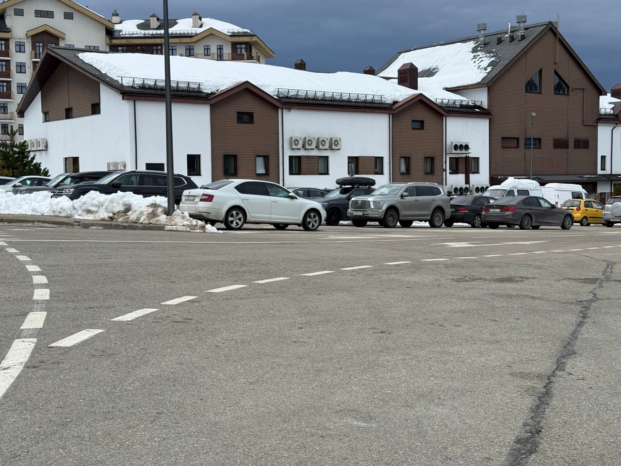 Александр Ткачев озвучил планы по созданию дорог между курортами Мантера В ходе встречи с президентом России Владимиром Путиным он заявил что при реализации проекта по объединению курортов Красная Поляна Архыз и Лагонаки в единое турпространстсво необходима поддержка государства в части строительства дорожной инфраструктуры По его словам это позволит кратно сократить время в пути Экономикавпечатлений