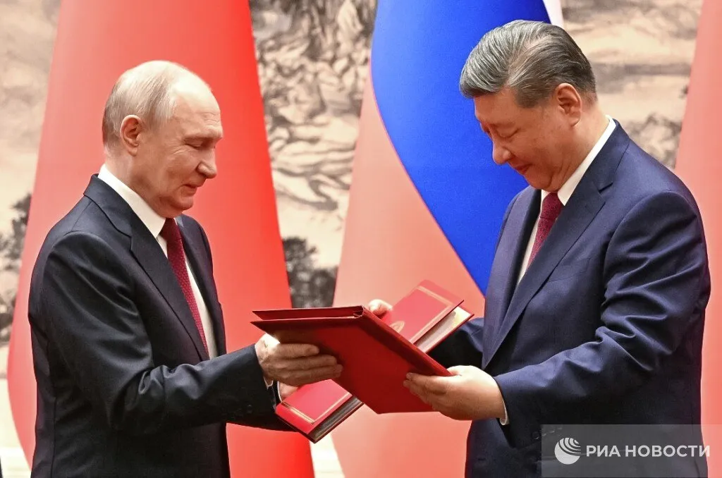 Путин заявил что Россия и Китай активно взаимодействуют в области спорта Наши страны активно взаимодействуют и в сфере спорта Ярким событием безусловно станут десятые Российско китайские летние игры стартующие в эти выходные в Калининграде сказал Путин в ходе заявлений по итогам переговоров Президент России 19 мая прибыл в Китай с официальным визитом Подписывайтесь на РИА Новости Спорт в Mакс