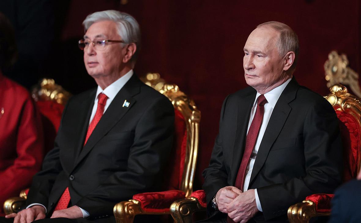 Токаев после госвизита в Россию направил Путину письмо благодарности Президент Казахстана отметил атмосферу доверия открытости и взаимопонимания сообщает пресс служба главы государства Это способствовало полному успеху визита и с большой радостью воспринято народом Казахстана говорится в документе направленном Владимиру Путину В послании президенту России Касым Жомарт Токаев указал что подписанная в Москве Декларация о всеобъемлющем партнёрстве значительно усилит сотрудничество двух стран Подписаться на Говорит Москва Telegram VK MAX