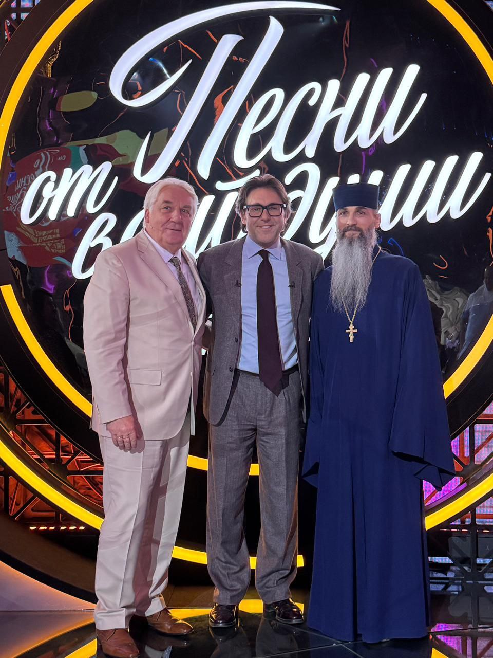 Сегодня в 16 50 в программе Песни от всей души с Андреем Малаховым выступит иеромонах Герасим из рыбницкого села Гараба В эфире канала Россия 1 он расскажет почему избрал путь веры вместо певческой карьеры о службе в храме и конечно исполнит песню На российском канале отец Герасим споет один из хитов 2000 х Goodbye My Love Goodbye Включайте телевизоры через два с половиной часа