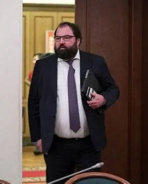 В России замедлился рост инвестиций в IT и связь Минцифры зафиксировало что вложения в сферу информации и связи растут медленнее плана В ведомстве объясняют это высокой ключевой ставкой спадом инвестиций в телекоммуникации эффектом высокой базы 2024 года в IT секторе и общей макроэкономической неопределённостью Какой интернет такие и инвестиции newsEconomics