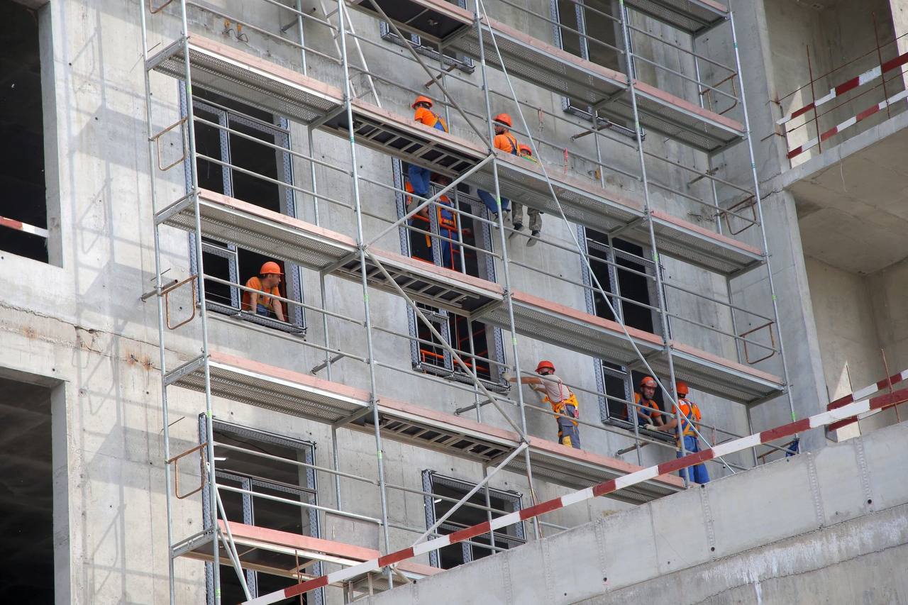 В Дагестане создана Государственная информационная система строительного надзора   Ее внедрение будет способствовать автоматизации процессов сбора обработки и хранения информации в рамках реализации полномочий регионального государственного строительного надзора на территории республики   Новая система также направлена на усиление контроля за исполнительской дисциплиной на всех уровнях управления