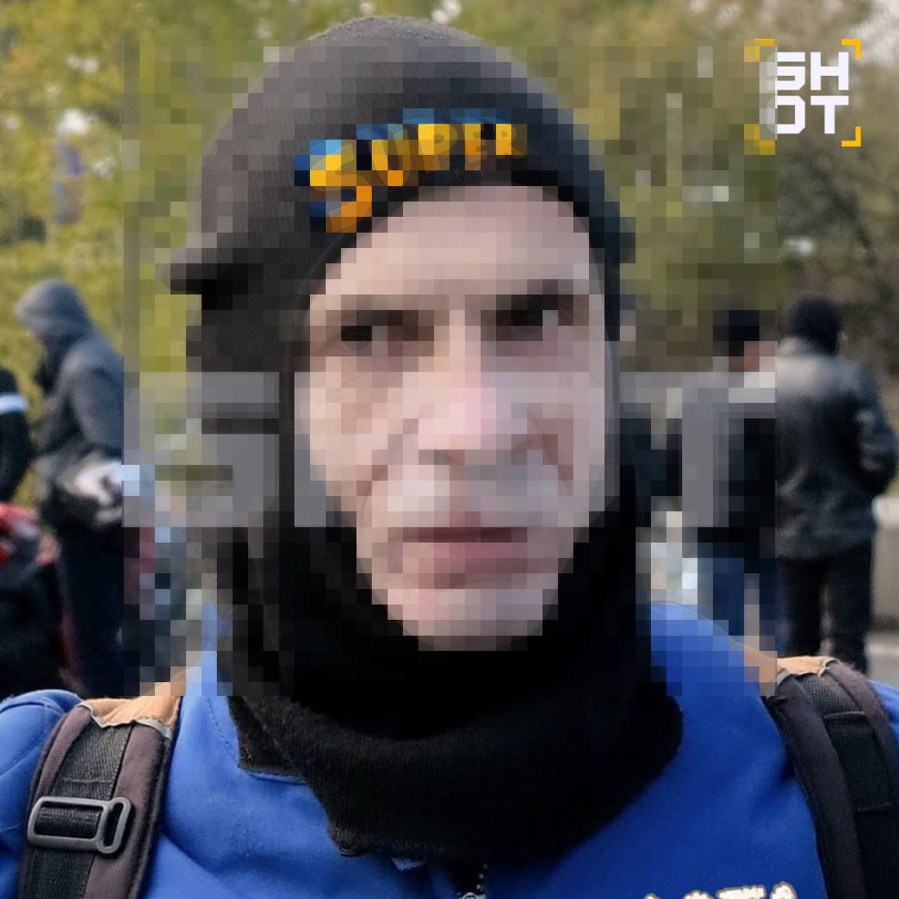 На Сахалине больше месяца ищут водолаза из Красноярска по прозвищу Кусто Сообщается что мужчина с августа не выходит на связь с родными 63 летний Вадим Вуколов в августе прилетел на Сахалин чтобы заняться подводной съёмкой 18 августа Кусто в последний раз выходил на связь после чего о его судьбе ничего не известно Некоторые очевидцы утверждают что в последний раз видели мужчину похожего на Вуколова накануне в городе Анива где он сел на автобус и уехал в село Воскресенское По словам местных в тот момент он якобы был пьян пишет SHOT 18 Фото shot shot   SakhalinMedia Прислать новость