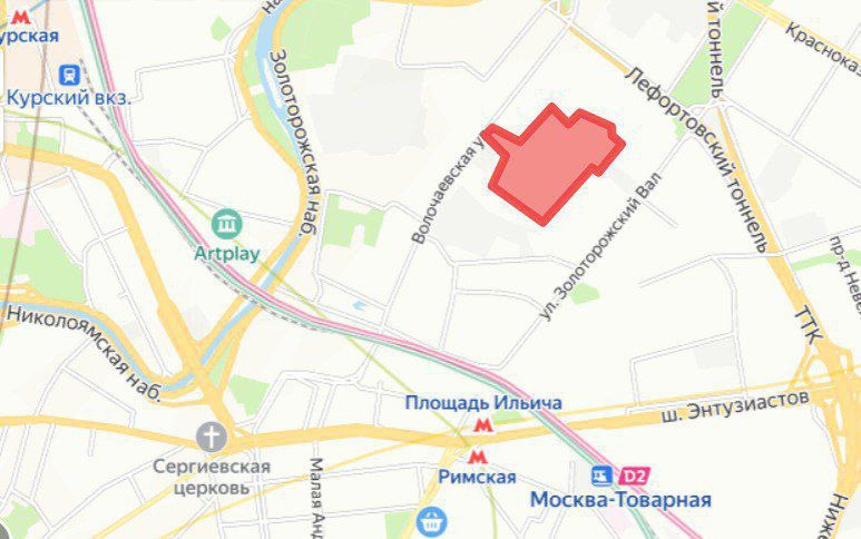 Танковый 4 судебный апдейт Упс Московский арбитраж арестовал бывшие земли Минобороны в Танковом проезде которые Еврострой приобрел под строительство жилого квартала Иск об истребовании территории из незаконного владения к СЗ Танковый связан с девелопером собственник 8 га по обозначенному адресу и компании Ночной каток подрядчик которому принадлежит один небольшой участок из арестованных подали городская военная прокуратура и Минобороны Документ принят к производству Заседание 13 апреля Спорные площадки ранее были частью территории находившейся в госсобственности В 2012 году они улетели к подведомственному Минобороны 101 му центральному автомобильному ремонтному заводу Правда всего на две недельки Далее гектары оказались у СЗ Танковый В общем покупка участков у Минобороны и его структур еще тот прикол Здесь собрали разные истории по теме Теперь к списку можно добавить еще одну Следим Локейшен ЮВАО Лефортово ближайшая станция метро Лефортово 1 8 км startyprodazh