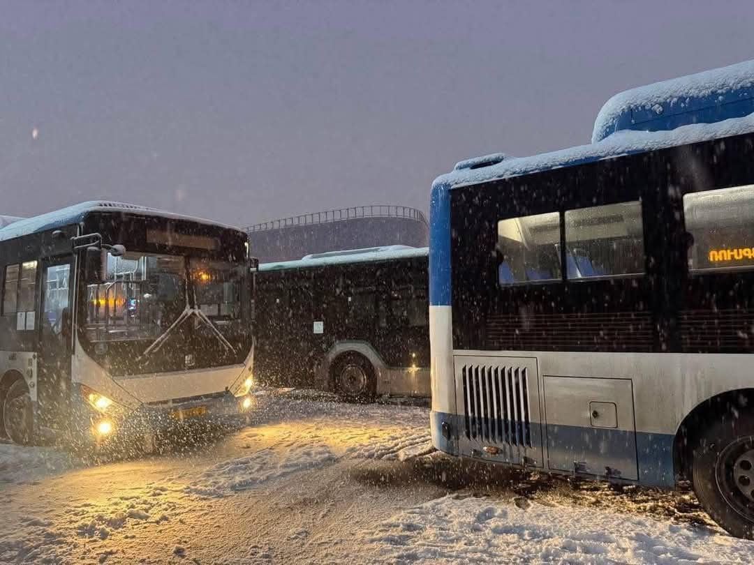 Транспортный коллапс в Ереване: автобусы не могут выйти на маршрут из-за отсутствия зимних шин