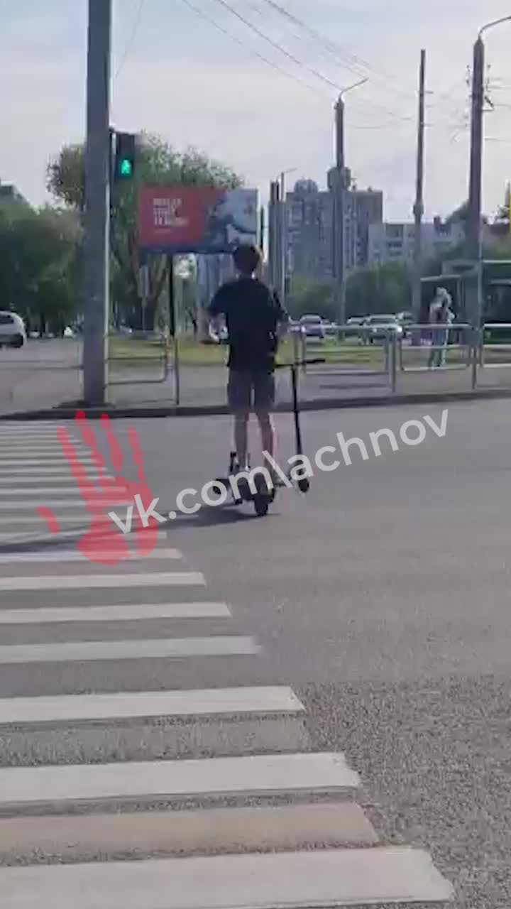 Следствие ищет мужчину, сбившего девочку на электросамокате в Кудрово