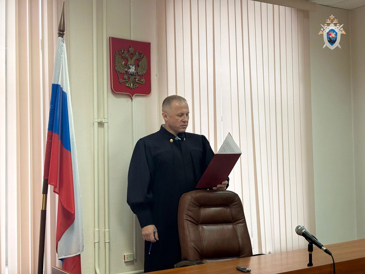 Бывшие сотрудники ГИБДД признаны виновными в получении взятки  В мае прошлого года бывшие полицейские получили взятку - 30 тысяч рублей.   Взяткодатель просил не проводить медосвидетельствование и не привлекать к административной ответственности.  Суд назначил 3 года лишения свободы в исправительной колонии строгого режима.