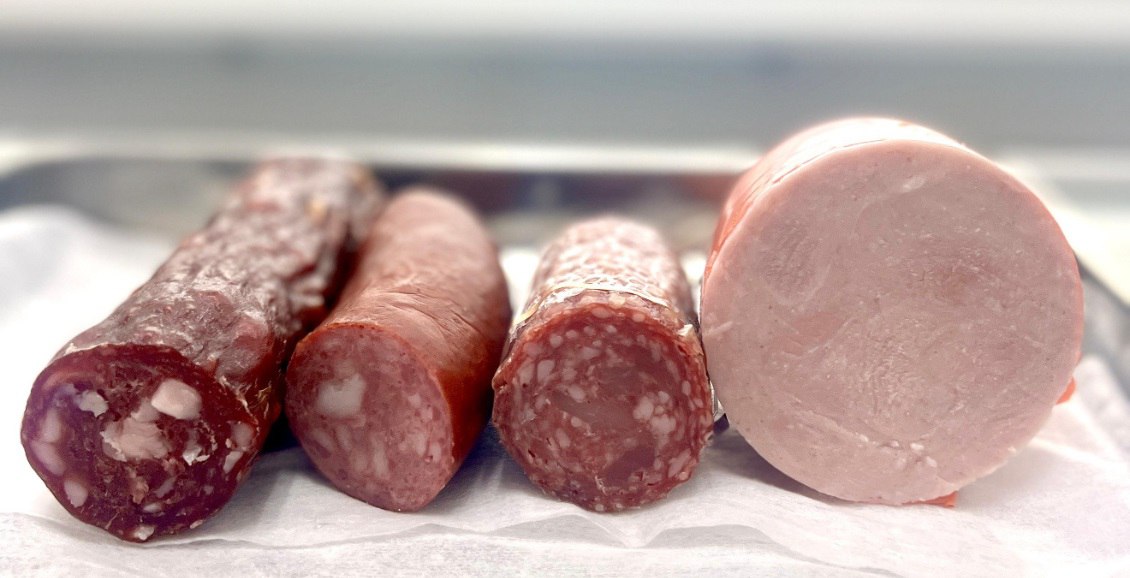 На Камчатке в колбасе и сосисках нашли запрещённый «мясной клей» В мясной продукции, которую продают на Камчатке, нашли так называемый мясной клей – это вещество под названием микробная трансглютаминаза. Чем оно опасно – подробности на ИА «Кам 24». Нажмите для подробностей -