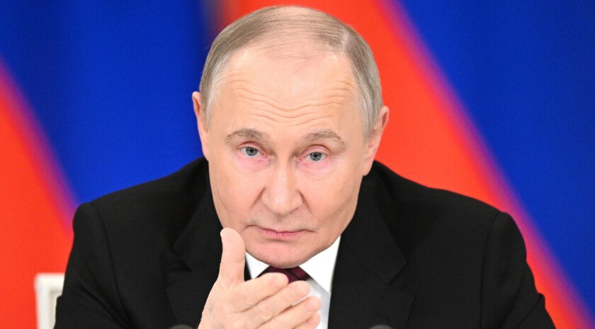 Путин обсудил с Совбезом вопросы обеспечения информационной безопасности «У нас сегодня в повестке дня вопросы обеспечения информационной безопасности. Вопрос важный, все понимают, насколько, особенно для России и сейчас», — сказал Президент РФ Владимир Путин. В совещании приняли участие глава Правительства Михаил Мишустин, председатель Совфеда Валентина Матвиенко, председатель Госдумы Вячеслав Володин, зампредседателя Совбеза Дмитрий Медведев, секретарь Совбеза Сергей Шойгу и другие. Фото: Администрация Президента России , VK и ОК и читайте новости на нашем сайте
