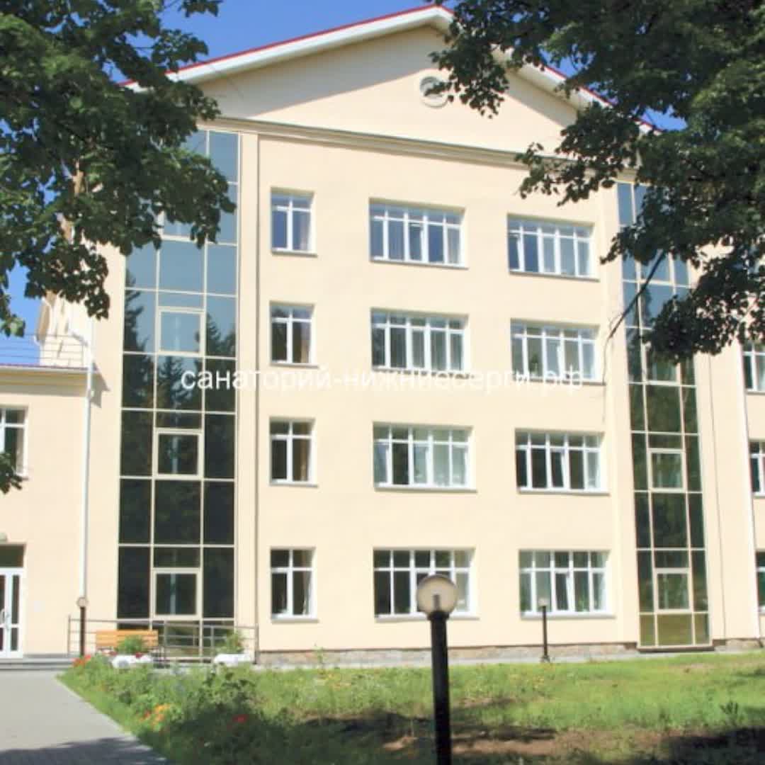 Дети массово заболели ковидом в санатории под Екатеринбургом. Ребята отдыхали в филиале "Обуховского" в Нижних Сергах. За два дня диагноз подтвердился у девяти подростков 10–15 лет. Сейчас они лежат в больнице. Роспотреб уже начал проверку: специалисты берут пробы, проверяют санитарные условия и требуют от лагеря провести дополнительную дезинфекцию.