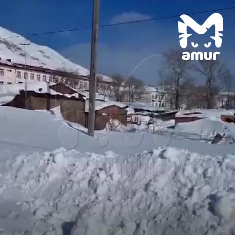 Снежная лавина угрожает школе в Чехове на Сахалине, дети на дистанционном обучении