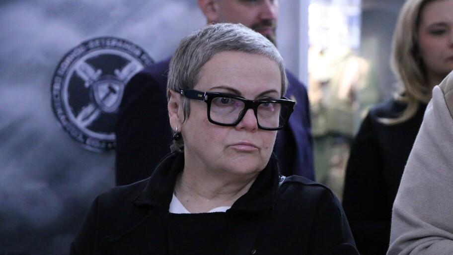 Томилина каждый депутат должен снять с себя корону Каждый депутат должен снять с себя корону и решить почему он стал народным избранником Такое заявление сделала председатель Херсонской областной Думы Татьяна Томилина на форуме муниципального депутата в Геническе передает корреспондент ХАН Каждый депутат должен снять с себя корону и для себя решить для чего он стал депутатом уровня депутата Государственной думы депутата регионального органа законодательной власти и самое главное депутата муниципального органа заявила Томилина Она подчеркнула что именно депутат муниципального органа решает как будет жить человек в округе В этом наша сила Работаем братья добавила Томилина Форум муниципального депутата организован партией Единая Россия при поддержке губернатора и правительства Херсонской области На мероприятии также присутствовали гости из Запорожской области и Краснодарского края