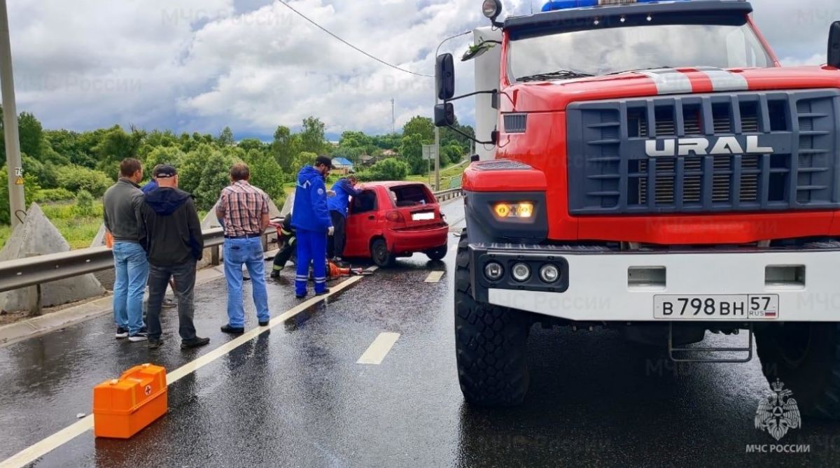 В аварии в Троснянском районе погибли два человека В Троснянском районе пассажирский автобус столкнулся с «Матизом», погибли два человека. Об этом сообщили в пресс-службе УМВД России по Орловской области. ↗ Прислать новость Подписаться