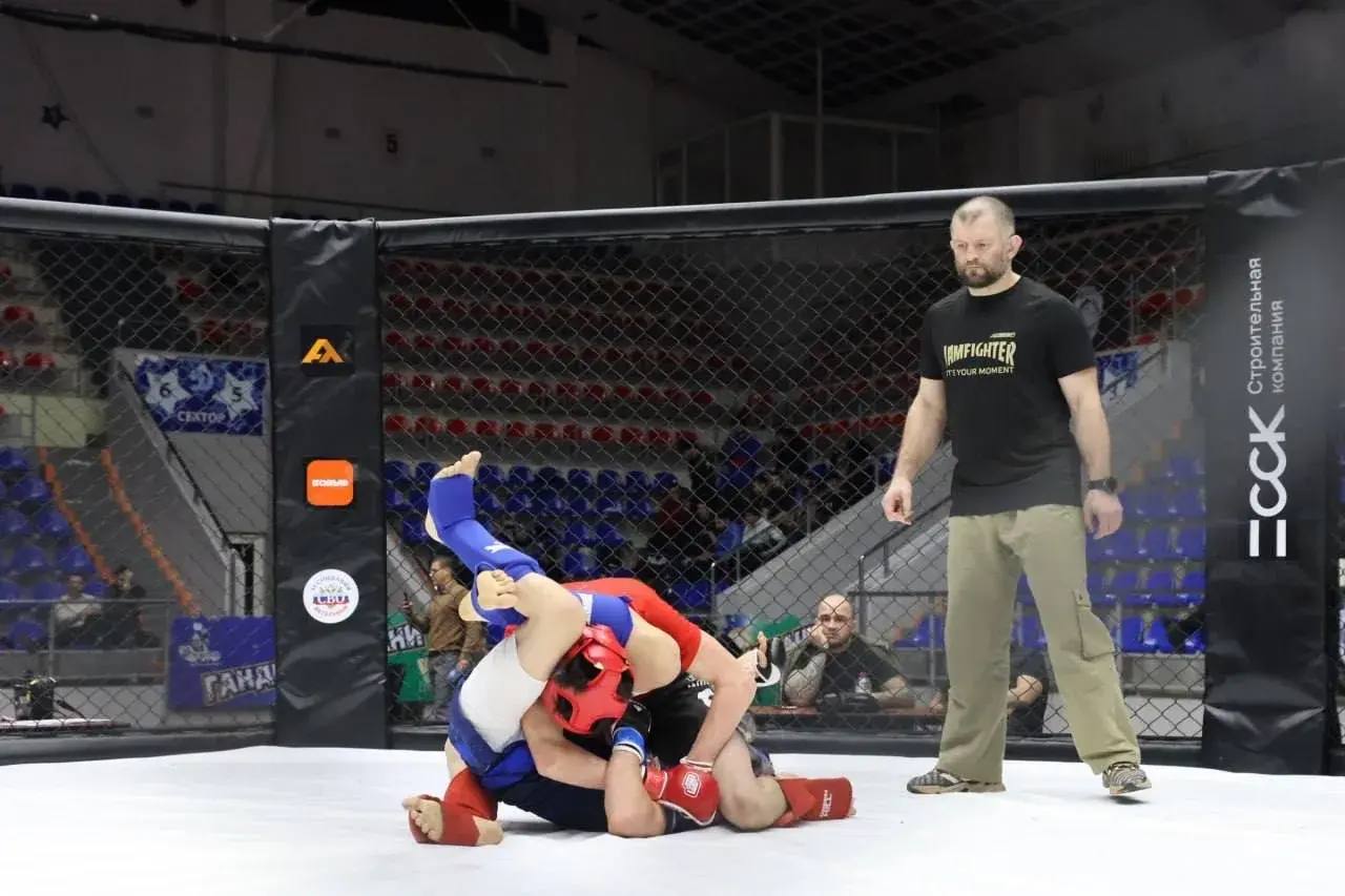 Около 400 бойцов станут участниками турнира по смешанным единоборствам в Краснодаре 20 ноября состоится открытый турнир посвящённый памяти Героя России Александра Мальцева с позывным Кубань Состязания пройдут во Дворце спорта Олимп на улице Береговой 144 Жителей и гостей города приглашают стать зрителями и поддержать спортсменов Начало в 10 00 Вход свободный спортКРД Телеграм ВК MAX