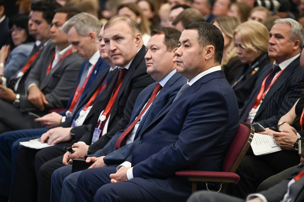 В рамках ПМЭФ-2025 состоится бизнес-диалог «Россия – Молдавия».   Его участники обсудят:   идею создания международной свободной зоны, способной стать точкой сопряжения интересов ЕАЭС и ЕС;  потенциал Молдавии в международной торговле;  наиболее перспективные сектора для инвестиций;  препятствия для бизнеса и механизмы их решения.  «Несмотря на непростой политический фон, сохраняется запрос бизнес-сообществ России и Молдавии на прагматичный и предметный диалог. Форум предоставляет открытую площадку для обсуждения инициатив, которые могли бы способствовать развитию взаимовыгодных связей, укреплению экономических и гуманитарных контактов»,  – отметил советник президента России Антон Кобяков.    18 июня ⏰ 11:45-13:00  Подробнее