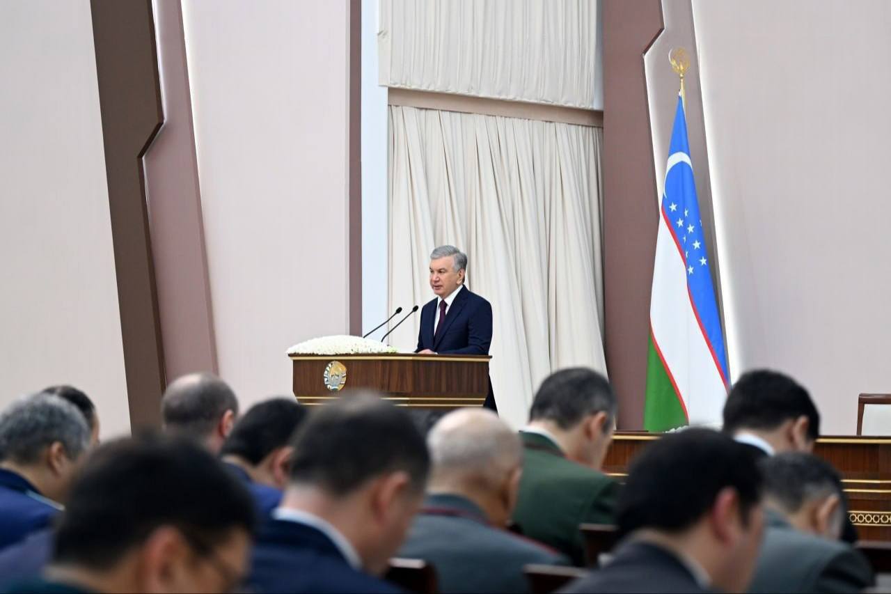 Шавкат Мирзиёев объявил строгий выговор начальнику ГУВД Ташкента Равшану Султонхужаеву и и о городского прокурора Анвару Урмонову Одновременно последовали кадровые решения дополняется уволен замминистра внутренних дел Бекмурод Абдуллаев освобождён начальник службы профилактики МВД Хотам Кодиров снят начальник налоговой инспекции Мирзо Улугбекского района Дилшод Усманов в отношении него возбуждено уголовное дело поручено освободить руководителей налоговых органов Шайхантахурского района и города Ташкента принято решение заменить всех начальников районных налоговых инспекций столицы уволён замначальника городского управления Департамента при Генпрокуратуре А Ганиев за содействие уклонению от налогов директор Агентства госактивов А Ортиков Президент потребовал сформировать в столице жёсткую нетерпимую к коррупции среду провести полную переоценку кадров и обновить систему за счёт новых специалистов Подпишитесь и следите за актуальными новостями на нашем канале   telegram me joinchat AAAAAEEdc qam7052mnXKA