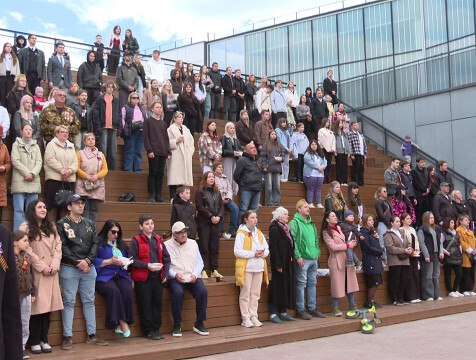 Онлайн-трансляция митинга-концерта "Одна страна – одна Победа" прошла в Калуге Берега Победы. Калужане смогли увидеть онлайн-трансляцию концерта "Одна страна - одна Победа", который состоялся в Ивангороде на границе России и Эстонии. Ежегодно жители соседнего государства присоединяются к празднику, несмотря на речную границу. Калужане также не остались в стороне.