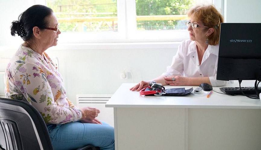 В ГБУЗ Городская больница 1 города Новороссийска МЗ КК 08 11 2025 с 10 00 до 14 00 пройдет краевой День здоровья цель которого укрепить здоровье населения и привлечь внимание к важности профилактики заболеваний В рамках Дня здоровья в холле главного хирургического корпуса будут вести прием специалисты терапевт кардиолог невролог сосудистый хирург нейрохирург Также проводить осмотры будут офтальмолог ЛОР врач челюстно лицевой хирург По назначению специалиста можно будет пройти УЗИ КТ Подписаться на каналы Новости Подработка Помощь Мы в MAX Вещи даром