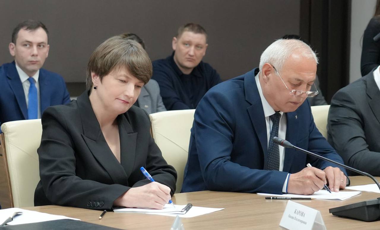 Сергей Меняйло провел аппаратное совещание Обращаясь к министру труда и социального развития Юрию Абаеву, Глава республики поручил руководителю ведомства во взаимодействии с региональными МЧС, МВД и Министерством образования и науки комплексно обследовать все места отдыха детей в преддверии летней оздоровительной кампании. – Все должно быть обследовано комплексно. И по итогу необходимо составить акты допуска. Обозначьте группы и организуйте работу, – поставил задачу Сергей Меняйло. Министр образования и науки Элла Алибекова рассказала, что в этом году дети смогут записаться в пришкольный лагерь вне зависимости от того, в каком образовательном учреждении они учатся. Она отметила, что выбрать место можно будет в любом районе республики. Подробнее читайте на нашем сайте. #alaniagov #севернаяосетия #алания #главарсоа