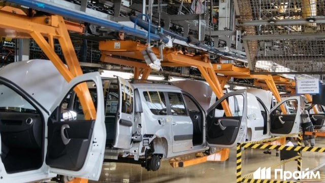 АвтоВАЗ вернется к пятидневному рабочему графику Автопроизводитель перейдет обратно на стандартный график с января 2026 года Зарплаты сотрудников также вернутся к стопроцентным значениям сообщили в компании Подписывайтесь на ПРАЙМ в MAX