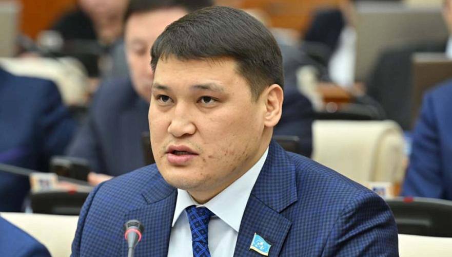 Руслан Берденов получил должность при акимате Алматы Бывший замакима Шымкента Руслан Берденов возглавил АО Центр развития города Алматы   Детали Информацию об этом корреспонденту Ulysmedia подтвердили в акимате г Алматы Отметим что Берденова новая должность считается понижением ранее он занимал пост заместителя акима Шымкента а до этого был депутатом мажилиса   Справка Напомним накануне в Шымкенте прошло громкое судебное разбирательство по делу о покушении на Руслана Берденова который на момент нападения занимал должность заместителя акима мегаполиса Руководитель ТОО Тұрғын үй Шымкент Ернар Жиембай получил 9 лет лишения свободы Осужденный заявлял что стрельба была спровоцирована личными причинами По его словам Берденов проявлял внимание к его супруге отправляя ей личные сообщения с комплиментами Подробнее на сайте Ulysmedia kz t me ulysmediatg