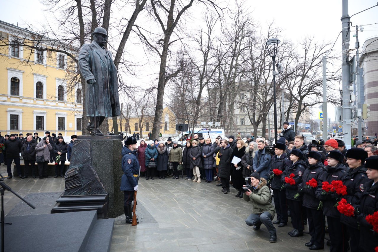 На Селезнёвской улице в Москве открыли памятник начальнику дореволюционной московской сыскной полиции и автору «Очерков уголовного мира царской России» Аркадию Кошко.