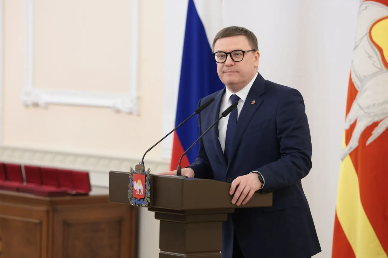 Мишустин включил Текслера в совет для развития креативных индустрий в России Губернатор Алексей Текслер вошел в состав Координационного совета по вопросам развития креативных индустрий Новая структура станет проводником между федеральными региональными органами власти и представителями творческой сферы Распоряжение об этом подписал премьер министр Михаил Мишустин Координационный совет еще один инструмент для увеличения вклада креативных индустрий в ВВП страны Такую задачу поставил Владимир Путин Председателями структуры назначены вице премьер Александр Новак и замруководителя администрации президента Максим Орешкин Уверен что работа в Координационном совете позволит нам не только делиться лучшими региональными практиками но и участвовать в выработке эффективных решений для развития креативной экономики в масштабах всей страны прокомментировал глава региона Читайте Вечерку там где удобно Дзен ВКонтакте Одноклассники Max Telegram Написать нам сообщение