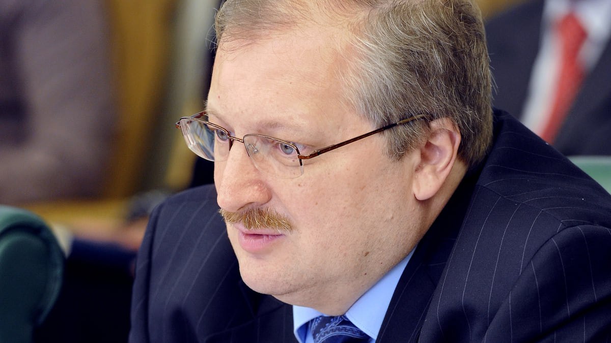 Это уже перефорс. Посол РФ в Вашингтоне Александр Дарчиев заявил, что Россия привлечет к переговорам с США о возобновлении рейсов авиационные власти. Видимо, ждем делегацию Росавиации в Стамбуле. «Дело это многоаспектное, требующее проведения переговоров с подключением авиационных властей, которые мы рассчитываем запустить в ближайшее время», – пояснил дипломат. Подробнее на ТурДоме.