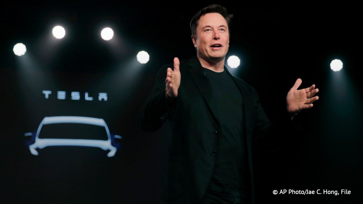 Илон Маск объявил о первой автономной доставке беспилотного такси компании Tesla: "Первая полностью автономная доставка Tesla Model Y с завода до дома клиента <...> была осуществлена на день раньше запланированного срока!" / Наука