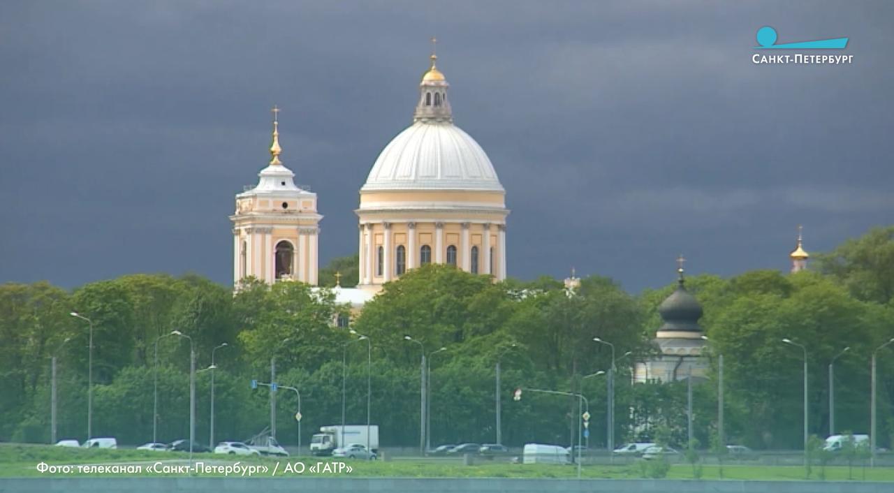 В Петербурге объявили «жёлтый» уровень погодной опасности из-за гроз. Он действует с 12:00 1 августа до 21:00 2 августа.   В Северной столице ожидаются ливни, грозы и порывы ветра до 15 метров в секунду.       ВКонтакте   Одноклассниках