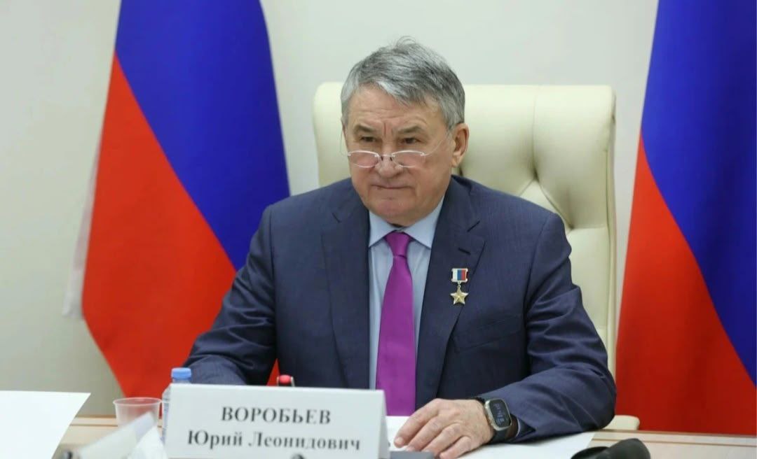 Вице спикер Совета Федерации Юрий Воробьев сложил полномочия сенатора от представительной власти Вологодской области На этом посту он работал при трех губернаторах С сегодняшнего дня Юрий Леонидович стал сенатором от Смоленской области По закону его прежние полномочия могут быть переданы действующему депутату Законодательного Собрания Вологодской области