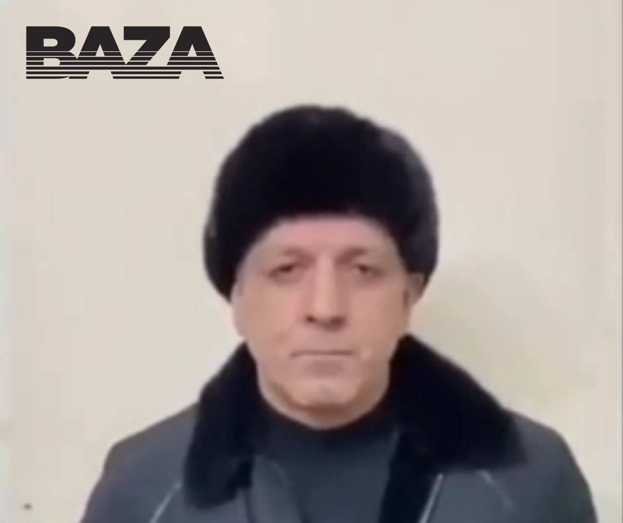 Задержан главный уральский вор в законе Гия Свердловский по данным Базы спецназ провёл рейд в его офисе в элитном ЖК Квартал Федерация Екатеринбурга откуда также вывели несколько человек Георгий Акоев его настоящее имя является племянником криминального авторитета Аслана Усояна Дед Хасан В 2006 году Акоева задержали за дерзкое ограбление риелтора а спустя два года приговорили к 11 годам колонии общего режима В местах лишения свободы благодаря покровительству Тимура Свердловского Акоев был посвящён в воры в законе На свободу он вышел в 2017 году Это BAZA bazabazon