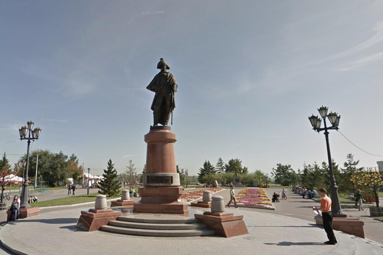 С площади Мира уберут памятник командору Резанову из за масштабной реконструкции к 400 летию Красноярска Скульптуру демонтируют но новое место для нее еще не определили Напомним что переезд ждет и Триумфальную арку ее планируют видоизменить и наполнить новыми смыслами Власти уже ищут подрядчика который разработает проект обновленной площади за 4 5 миллиона рублей Подробнее на Бабре красноярск kras 24