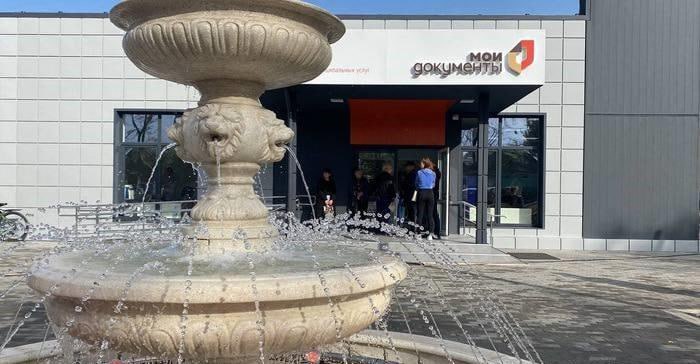 В среду 19 ноября представители Управления Росреестра проведут консультации в трех филиалах МФЦ Любой желающий может получить квалифицированную помощь в сфере учетно регистрационных действий в отношении недвижимости при чем бесплатно На консультации можно задать вопросы связанные с регистрацией объектов недвижимости приобретенными до вхождения региона в состав России оформлением договоров купли продажи аренды или правом наследования и другие Консультации пройдут 19 ноября в 3 офисах МФЦ в г Геническе ул Демьяна Бедного 39 в г Скадовске ул Сергеевская 15 в пгт Новотроицком ул Соборная 61 Приём ведется по предварительной записи по номеру горячей линии 7990 231 06 01 звонки принимаются с пн чт с 9 00 до 13 00