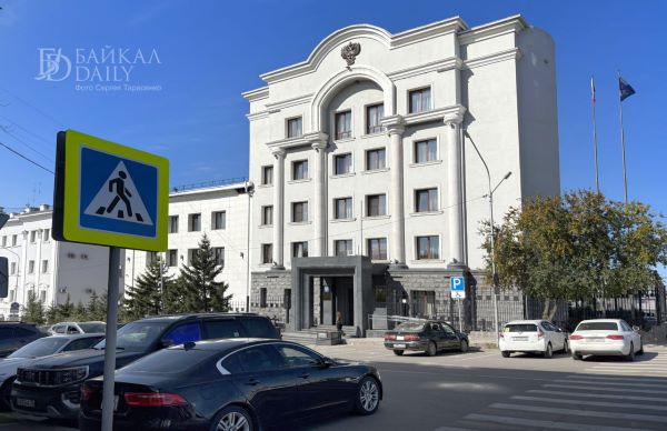 Жителя Бурятии осудили за вылов осетра на 1 млн рублей Мужчина несмотря на запрет выловил рыболовной сетью самку сибирского осётра с икрой весом 3 4 кг Добытую рыбу мужчина хранил дома её изъяли по итогу сотрудники полиции Рыбаку назначили свыше 200 часов обязательных работ А причинённый ущерб в размере 1 млн рублей он обязан возместить в полном объёме