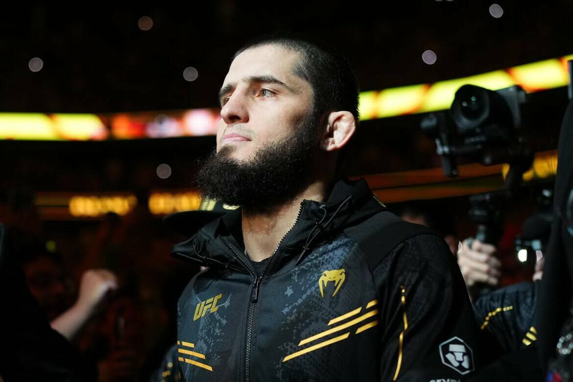 Президент UFC анонсировал реванш Нурмагомедова и Двалишвили Президент UFC Дана Уайт прокомментировал возможность реванша между действующим чемпионом UFC в легчайшем весе, грузинским бойцом Мерабом Двалишвили и российским бойцом, экс-претендентом на титул в этом весе Умаром Нурмагомедовым. «Реванш Двалишвили с Умаром очень интересен. Он делает своё наследие ещё лучше, когда проходит всех своих топовых соперников дважды», — заявил Уайт во время пресс-конференции после турнира UFC 316. Читать полностью