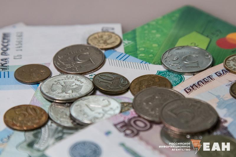 Льготные ставки по налогам для бизнеса сохранят в Челябинской области Такой законопроект готовит минэкономразвития региона Об этом корреспонденту ЕАН сообщил председатель фракции Справедливой России в областном заксобрании Василий Швецов В настоящий момент официальное решение о сохранении пониженных ставок не приняли несколько регионов В этот список пока входит и Челябинская область Однако в феврале законопроект о продлении льготных ставок должны внести в заксобрание рассказал Василий Швецов По его словам от предпринимателей поступило много обращений на эту тему В условиях тотального повышения цен на входящее сырье стоимости аренды в последнее время увеличения налогов необходимости существенной индексации оплаты труда предприятия с низкой маржинальностью без такой налоговой поддержки просто обречены прокомментировал он С 1 января регионам дали право самостоятельно устанавливать льготные ставки УСН Подписаться на канал ЕАН Челябинск