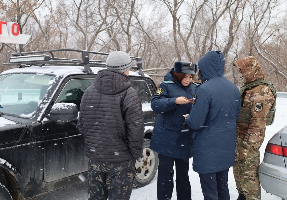 ТОЛК новости Барнаула Алтайского края и Республики Алтай Более 50 автомобилей арестовали в Барнауле во время рейда Судебные приставы Алтайского края вместе с Госавтоинспекцией провели рейды по выявлению должников сообщили в ГУ ФССП На посту Затон и Новосибирском тракте проверили 63 автомобиля составили 51 акт описи и ареста транспорта на сумму около 25 8 млн рублей Должники добровольно погасили 141 тысячу рублей Если задолженность не будет оплачена в течение десяти дней арестованные машины направят на оценку и последующую продажу В Рубцовске рейд проводят с использованием комплекса Дорожный пристав который автоматически распознаёт номера Уже арестовано 10 автомобилей предварительной стоимостью 6 7 млн рублей среди владельцев должники по алиментам налогам и штрафам ТОЛК ТОЛК в подробнее на канале ТОЛК новости Барнаула Алтайского края и Республики Алтай