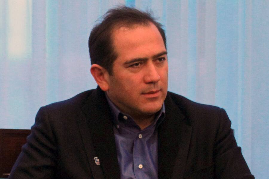 За Сочи придется ответить СК потребовал арестовать бывшего вице президента Олимпийского комитета России Следствие требует арестовать за мошенничество бывшего вице президента Олимпийского комитета России Ахмеда Билалова Билалов покинул Россию в 2013 году в скором времени после того как президент РФ Владимир Путин подверг резкой критике ход строительства ряда олимпийских объектов в Сочи Речь шла о том что график строительства постоянно менялся а смета дорожала По итогам разбирательств на Билалова который был лишен всех своих должностей было заведено уголовное дело по ч 1 ст 201 УК РФ злоупотребление полномочиями в коммерческой организации Билалов вместе с семьей уехал в Германию не дожидаясь вызова на допрос Он был объявлен в розыск   свои фото видео и истории присылайте нашему боту prostokrd bot Подпишись на наш канал в Telegram MAX