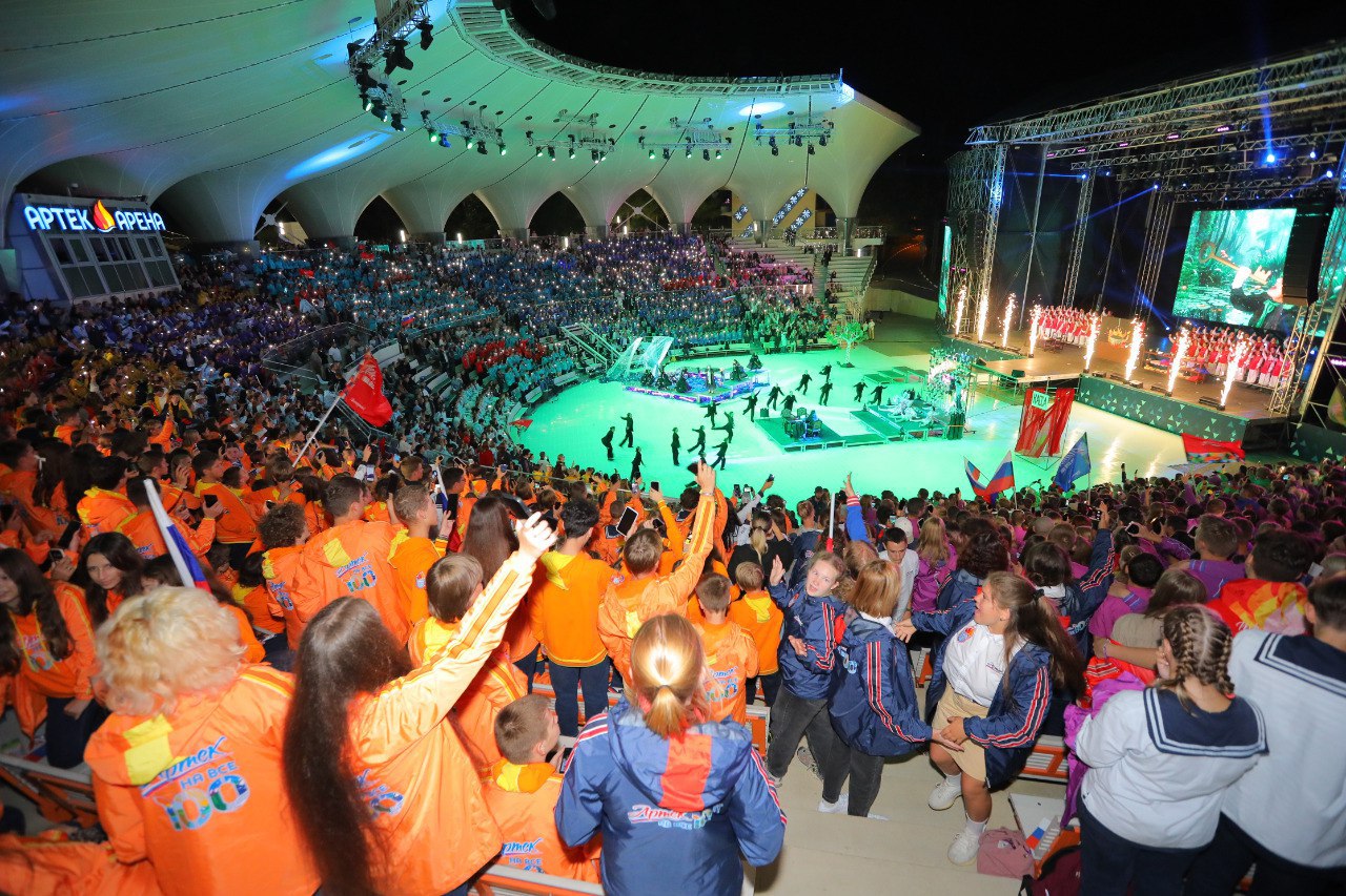 На развитие Артека выделят более 71 млрд рублей до 2030 года На выделенные средства планируется модернизировать инфраструктуру центра сохранить объекты культурного наследия расположенные на его территории а также продолжить обучение и повышение квалификации педагогов Кроме того в рамках программы предусмотрены создание международных представительств Артека за рубежом Соответствующее распоряжение подписал премьер министр России Михаил Мишустин Фото пресс служба МДЦ Артек MAXимум новостей Крым 24 Радио Крым