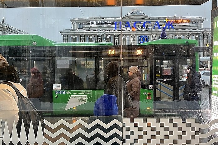 В Екатеринбурге из за аномальных холодов ограничили скорость общественного транспорта В Екатеринбурге замедлили движение общественного транспорта из за наступивших холодов Об этом сообщили в департаменте транспорта города Теперь максимальная скорость для трамваев 25 километров в час троллейбусов 35 км ч В мэрии уточнили что подобные меры связаны с понижением температуры воздуха ниже 30 C uralweb ru