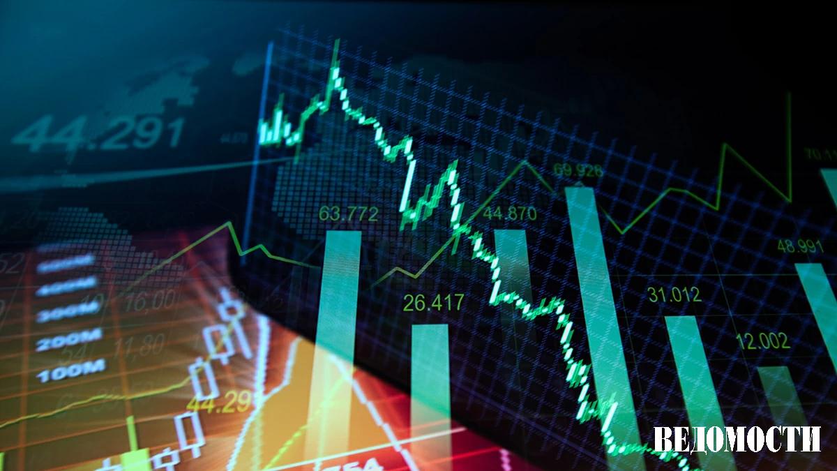 Что будет с российским фондовым рынком в 2026 году На рынке облигаций в 2025 году продолжился бум размещались рекордные объемы бумаг Эти бумаги занимают уже существенную долю в портфелях розничных инвесторов 38 сообщал ЦБ На рынке акций картина менее радостная индекс Мосбиржи не смог задержаться выше 3000 пунктов потерял за год более 4 а его основным драйвером в очередной раз стала геополитика Ключевыми позитивными катализаторами для рынка акций в 2026 году будут снижение ставки ЦБ по меньшей мере до 12 14 и любые шаги которые способствуют деэскалации геополитической напряженности считает стратег по рынку акций Альфа банка Джон Волш На долговом рынке объем размещений вырастет не менее чем на 40 к 2025 году полагает начальник управления рынков капитала Сбербанка Эдуард Джабаров Новые эмитенты будут представлены компаниями с высокими кредитными рейтингами но не выше A считает он Подробнее в материале на нашем сайте Telegram Max