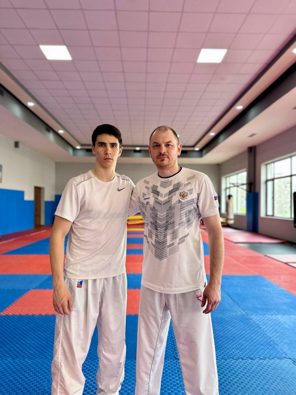 Башкирские спортсмены продолжают подготовку к международным соревнованиям! Каратист Эрнест Шарафутдинов вместе со своим тренером Николаем Балабановым примут участие в чемпионате Европы по каратэ. Турнир стартует 7 мая в Ереване Армения . Алсу Миназова уже находится в Париже, где с 14 по 18 мая пройдет чемпионат Европы по гребному слалому. На предстоящем чемпионате российские слаломисты выступят впервые за 4 года. Болеем за наших!