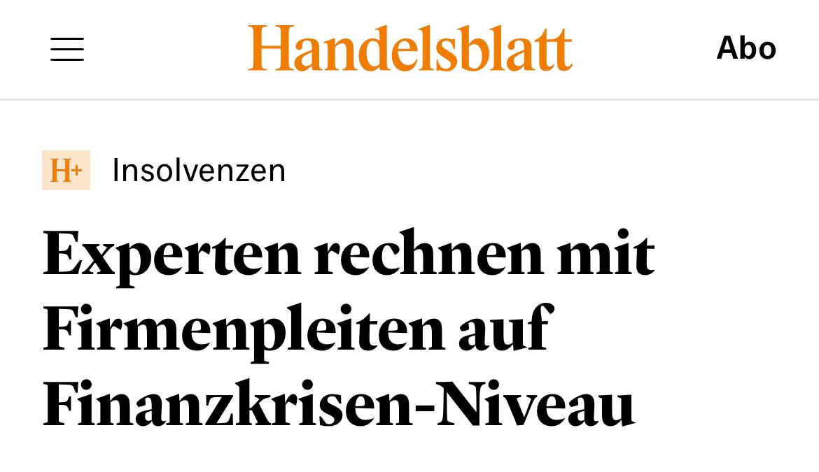 Германию накрывает рекордная за 15 лет волна банкротств, — Handelsblatt   364 крупные компании Германии обанкротились в 2024 году. Это на 30% больше, чем годом ранее. В этом году число таких банкротств вырастет ещё на 25–30% и достигнет уровней, невиданных с пика мирового финансового кризиса в 2009 году, — констатирует германская Handelsblatt   В самой тяжёлой ситуации находятся поставщики автомобильных деталей, машиностроительные и строительные компании, а также сектор здравоохранения   53% — увеличение числа банкротств в строительной отрасли. Рост расходов и процентных ставок породили «идеальный шторм», повлекший за собой резкое сокращение объёмов жилищного строительства, которое продолжится и в новом году. Ожидается, что в 2025 году в Германии будет построено всего 220 тыс. квартир, что намного ниже запланированного правительством показателя в 400 тыс.  «КРИСТАЛЛ РОСТА» ранее информировал о том, что по мнению Bloomberg Германия — худшее место для ведения предпринимательской деятельности, а согласно данным ТПП ФРГ вследствие энергетического кризиса на фоне антироссийских санкций 51% крупных компаний планирует уйти из Германии