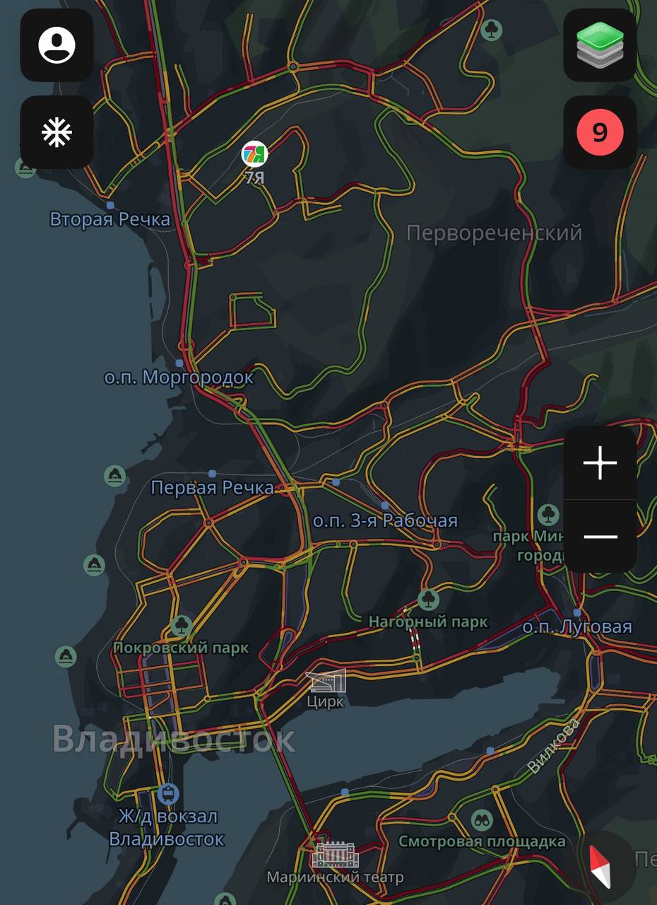 В первый день рабочей недели Владивосток встал в девятибалльных пробках Самые серьезные из них по словам очевидцев со стороны Патрокла на Чуркин и на Золотом мосту в направлении центра На фоне транспортного коллапса резко выросли цены на такси Независимо от района подачи стоимость поездок увеличилась в два три раза   Подпишись на kpdvru Мы в MAX