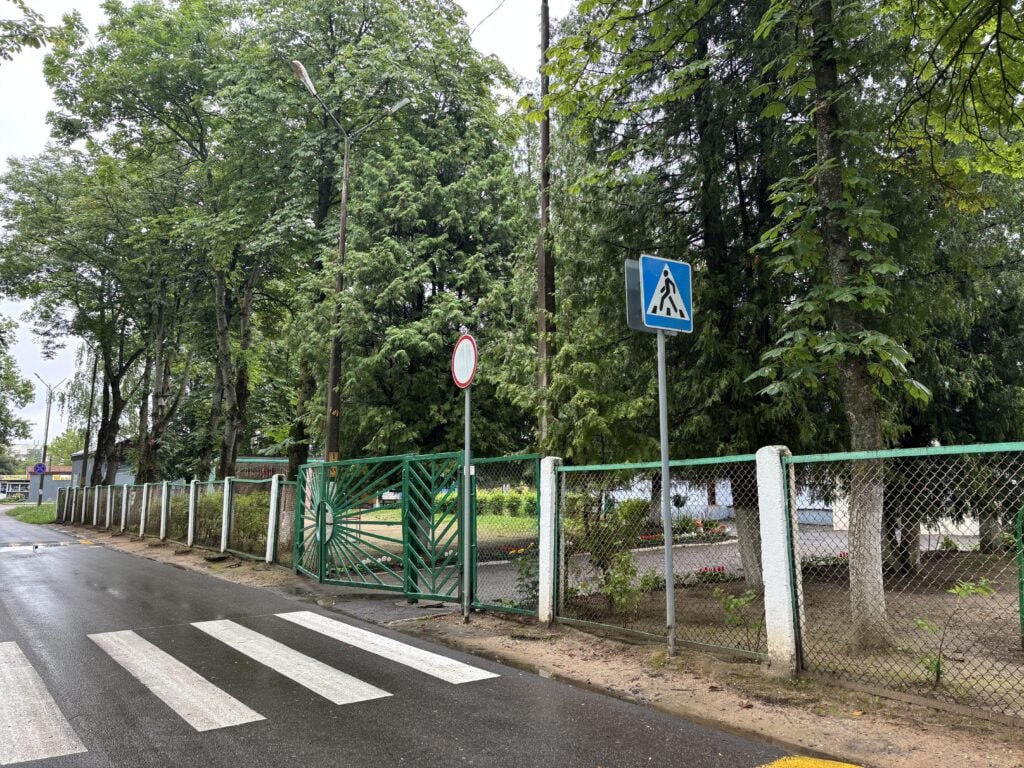 В Михановичах изменится территория детского сада   В агрогородке Михановичи полным ходом идет подготовка к обновлению территории детского сада №1. Речь идет о входе на территорию учреждения.  Узнали, что здесь будут делать в ближайшее время   #Михановичи