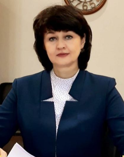 Эмма Рябченко назначена уполномоченным по правам ребенка в Республике Алтай Глава региона Андрей Турчак подписал указ о назначении Эммы Рябченко уполномоченным по правам ребенка в регионе. В своём телеграм-канале руководитель республики отметил, что Эмма Вадимовна ранее занимала должность заместителя министра труда, социального развития и занятости населения РА, где курировала вопросы семейной политики. Она является заслуженным работником социальной защиты населения республики. Её кандидатура была согласована с аппаратом Уполномоченного при Президенте РФ по правам ребёнка Марии Львовой-Беловой. Фото: Минтруд РА