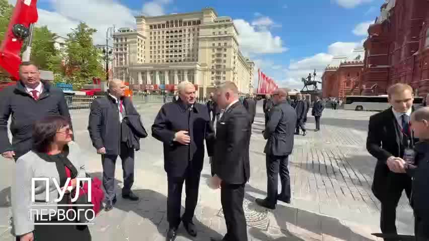 Александр Лукашенко встретился с премьером Словакии Робертом Фицо на параде в Москве
