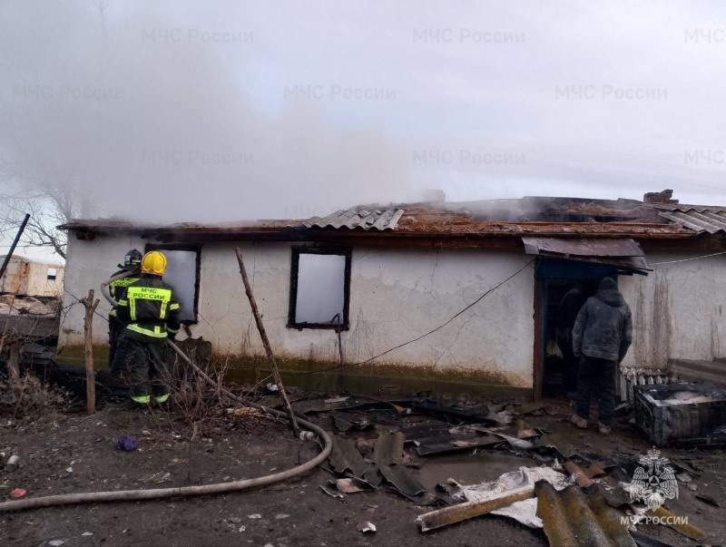 Спасатели МЧС ликвидировали пожар в Чаплынском округе  В селе Григорьевка горел  неэксплуатируемый жилой дом. На месте происшествия работала дежурная смена 12 пожарно-спасательной части.  "В 08:12 пожар был ликвидирован. При возникновении любой чрезвычайной ситуации необходимо срочно звонить в службу спасения по телефону 112", — сообщили в ГУ МЧС России по Херсонской области.    ПОДПИСАТЬСЯ НА ТАВРИЮ