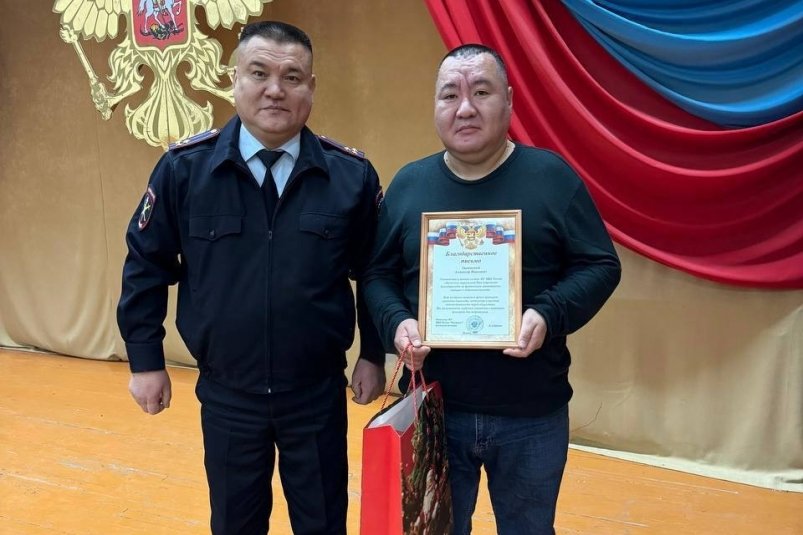 Деньги из снега вернули владельцу в Якутске Гражданин нашёл 285 тысяч рублей и помог полиции вернуть их хозяину Читать подробнее на сайте